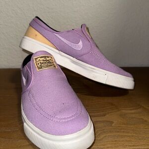 Nike Lavender and Beige Slip-On Shoes